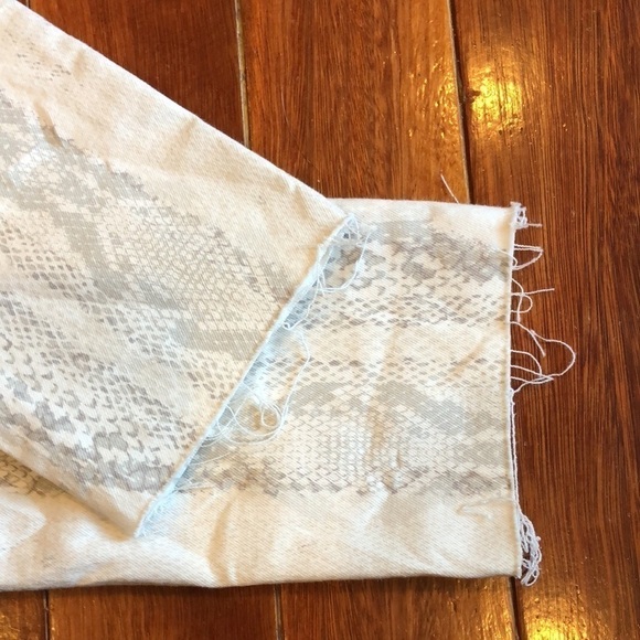 🌸New Joe’s Jeans White Snake Raw Hem Highwaist 26 - Picture 6 of 11